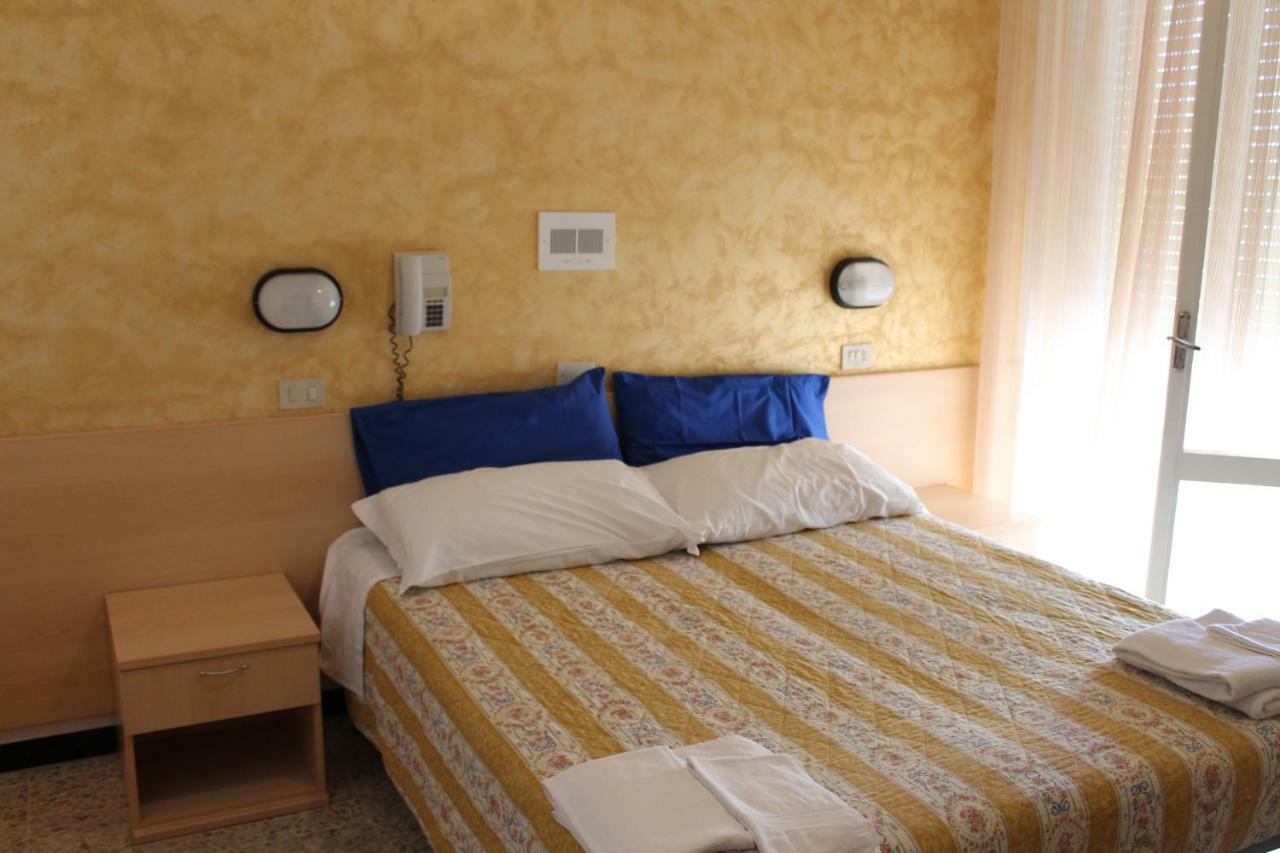 Hotel Loretta Rimini Exterior photo