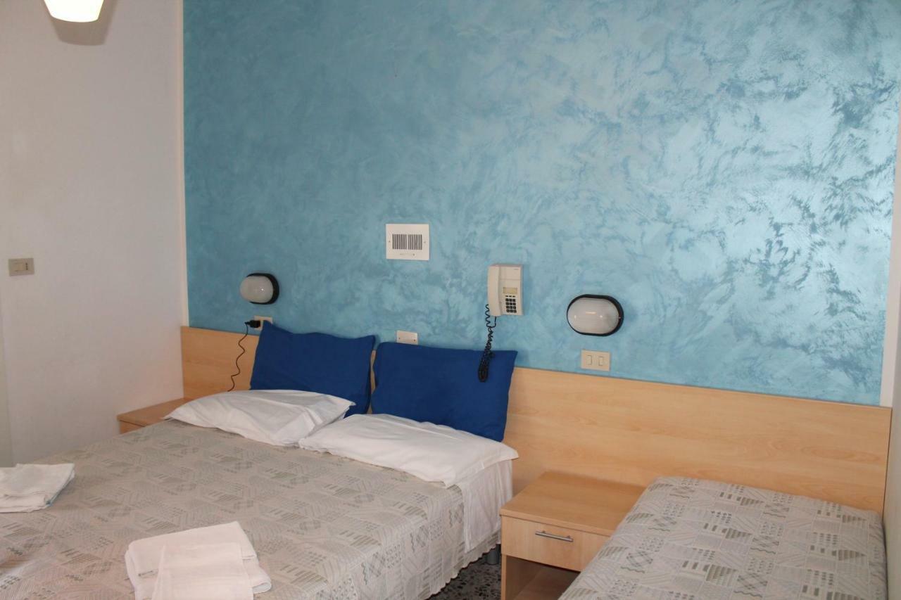 Hotel Loretta Rimini Exterior photo